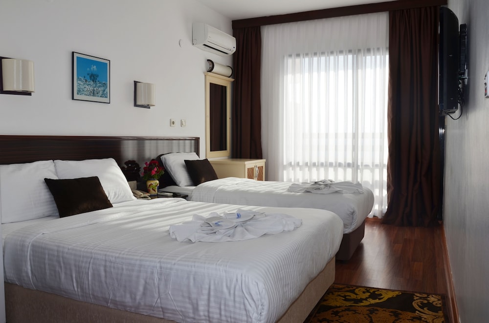 Sunday Hotel 17/50