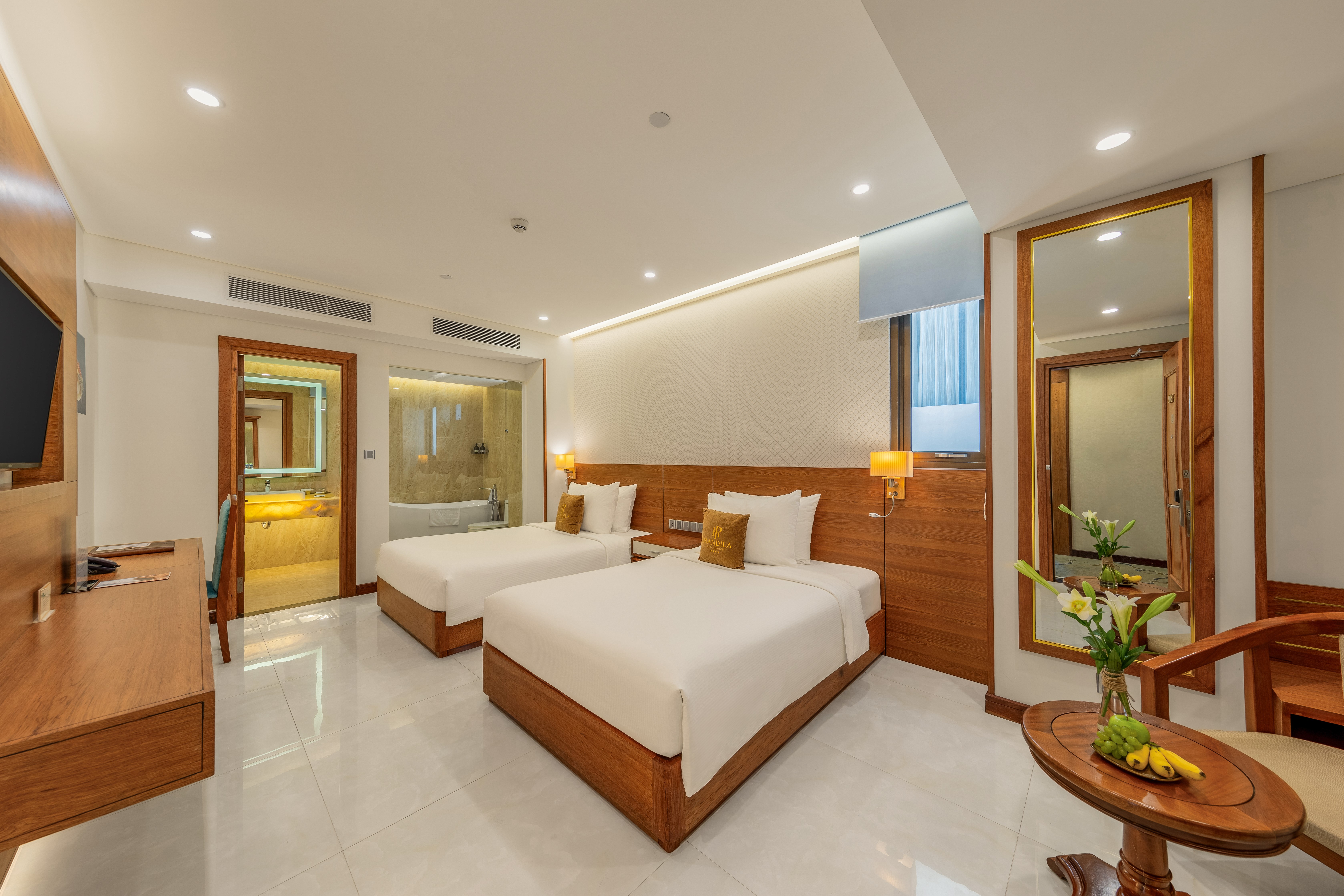 Deluxe, Twin Beds, Mandila Beach Hotel Danang 2/4