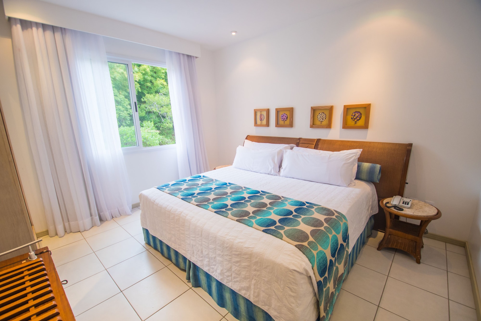 LUXURY, SUITE