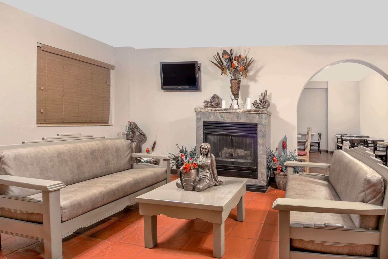 Super 8 by Wyndham Taos 20/33