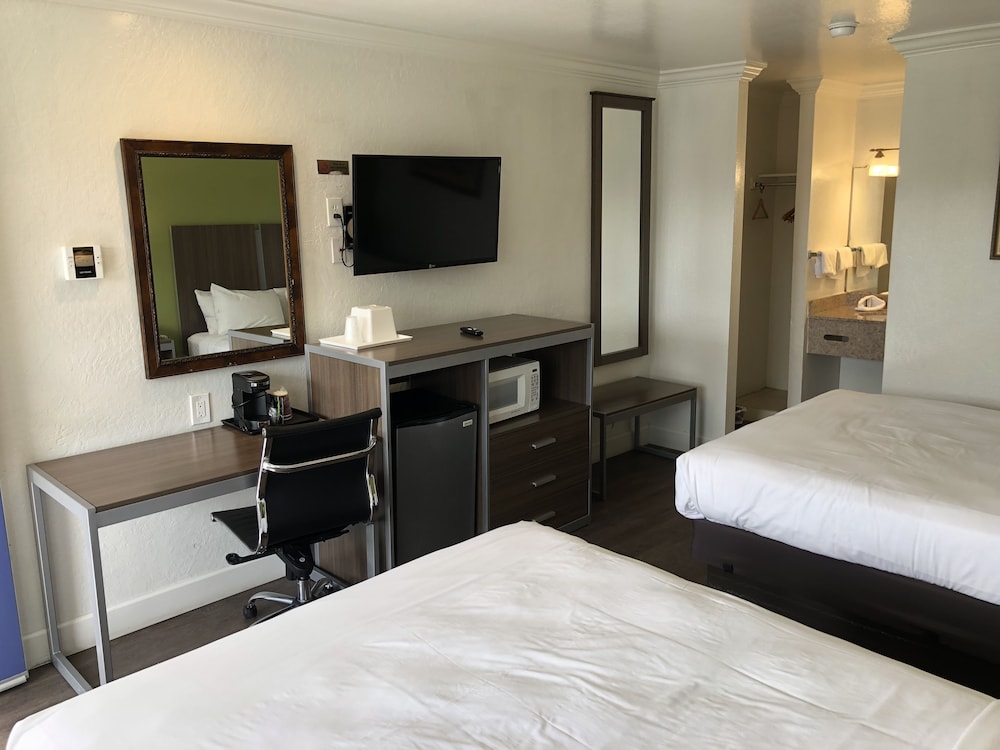 Gilroy Inn 15/33