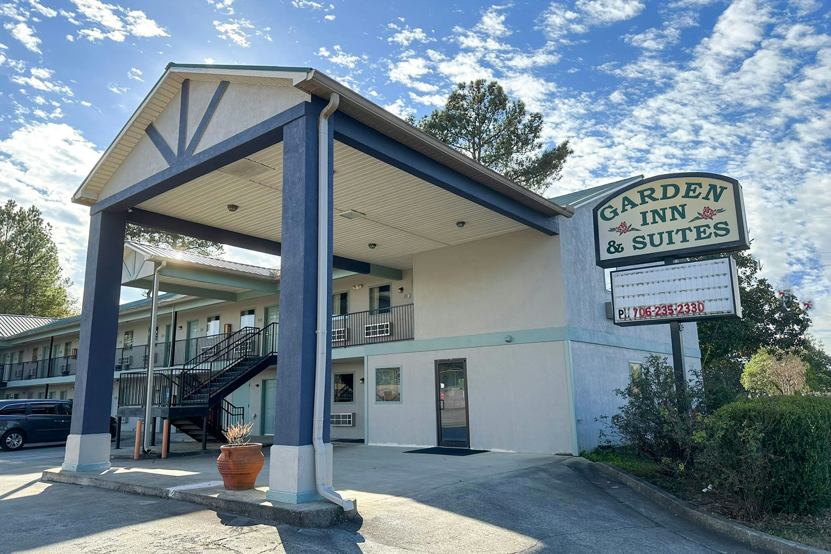 Garden Inn & Suites 1/17