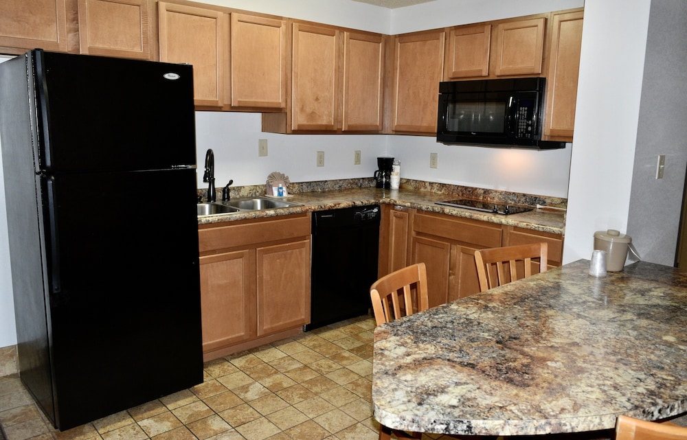 Grand Smokies Resort Lodge Pigeon Forge 30/36