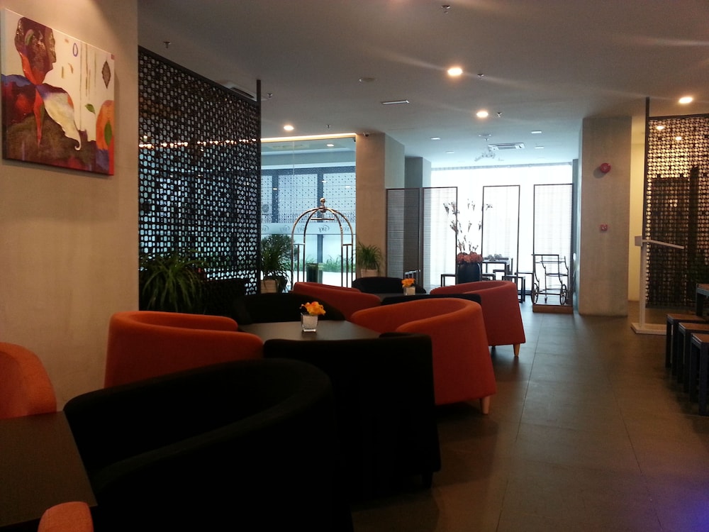 Marina Travellers Suite Sky Karamunsing 10/18
