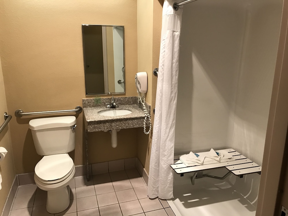 Holiday Inn Express Metropolis 11/43