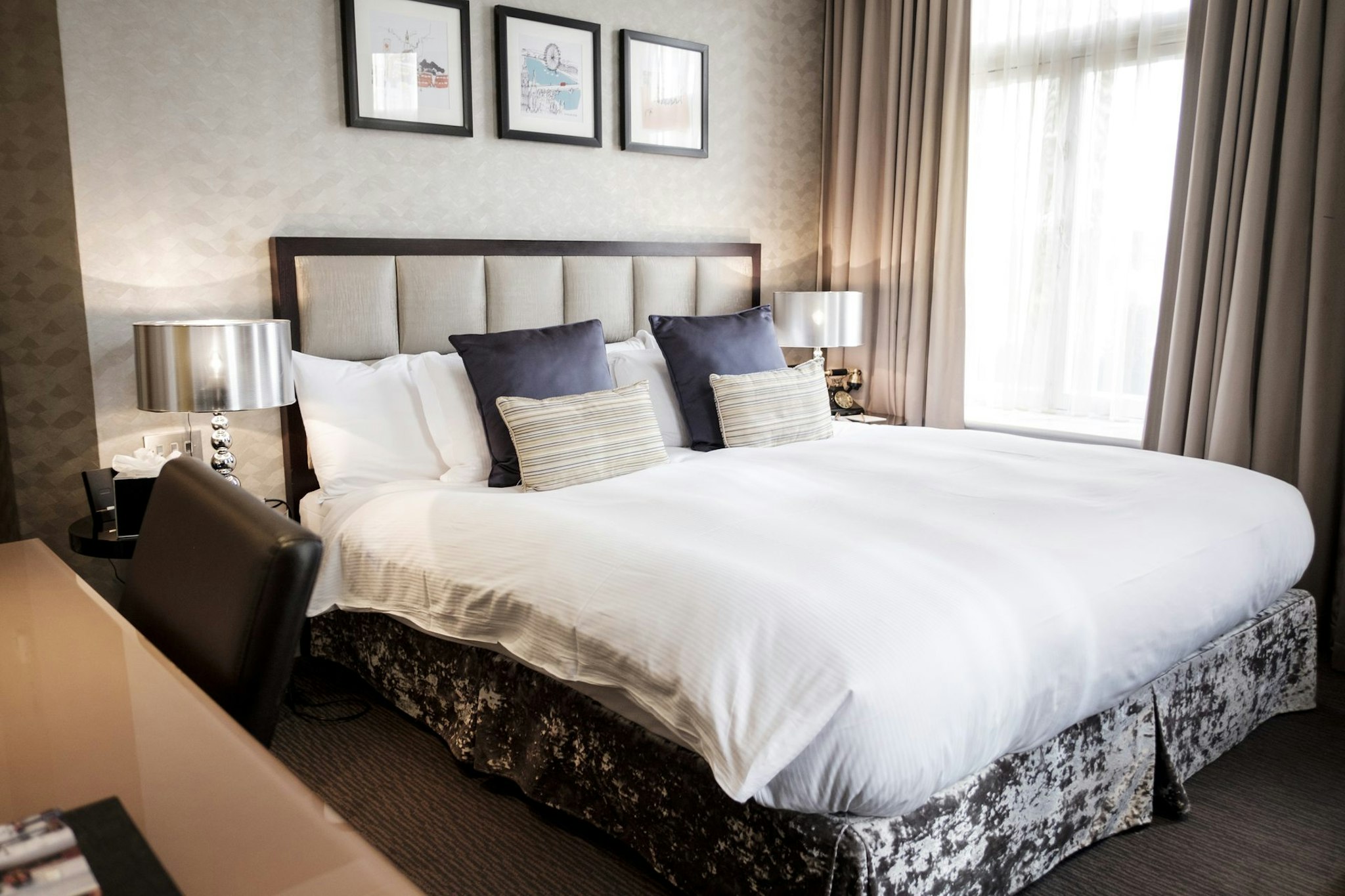 DELUXE, DOUBLE BED