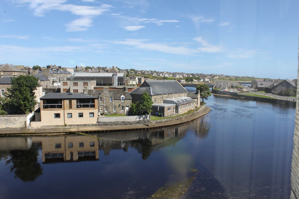 Mackays Hotel Wick 43/50
