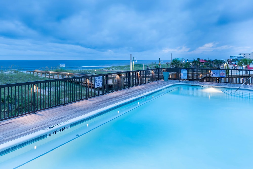 HAMPTON INN AND SUITES CAROLINA BEACH OCEANFRONT in CAROLINA BEACH - NC