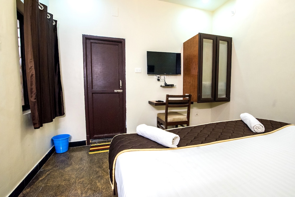 OYO Rooms off Aurobindo Ashram 28/65