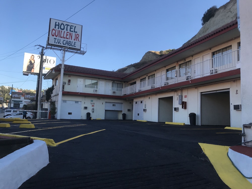 Hotel Guillen Jr 3/33