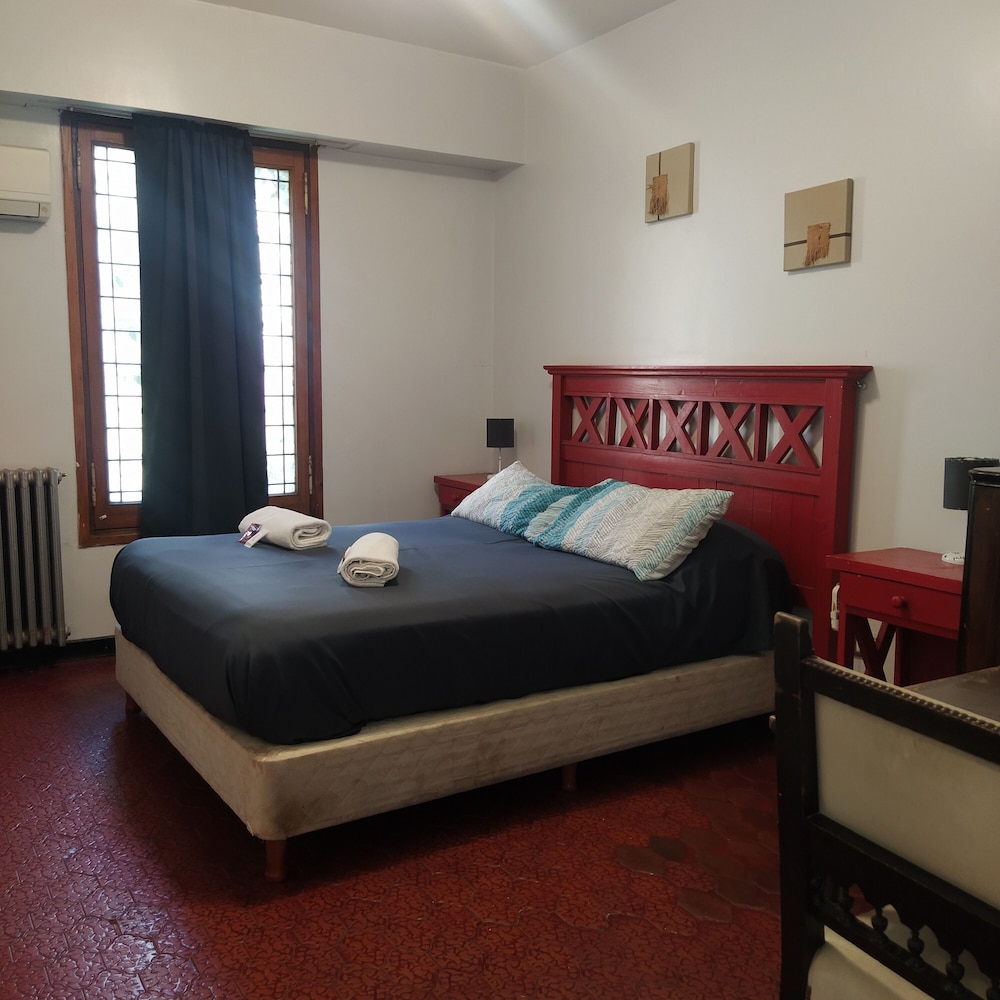 STANDARD, QUEEN BED