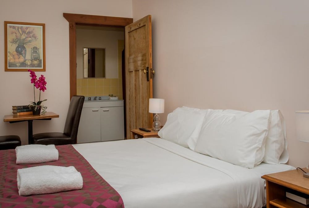 BELGRAVIA MOUNTAIN GUEST HOUSE 8/22