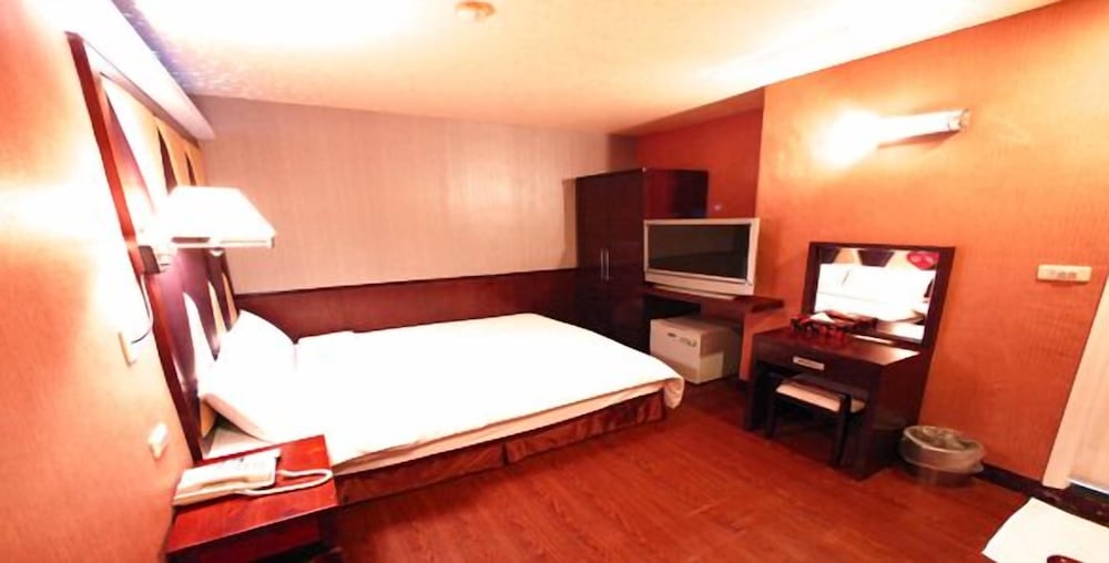 Fuchia Hotel 19/40