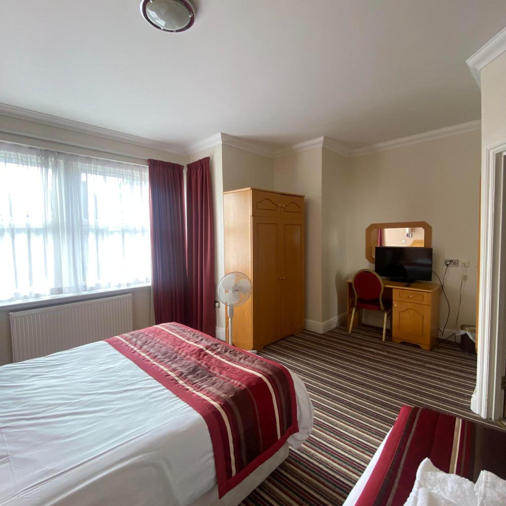The Lawn Hotel 14/20