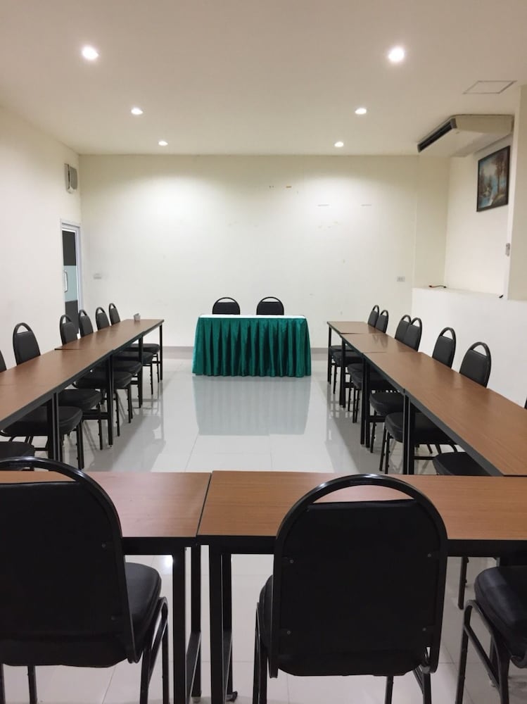 Tharakiree Place Hotel 37/45