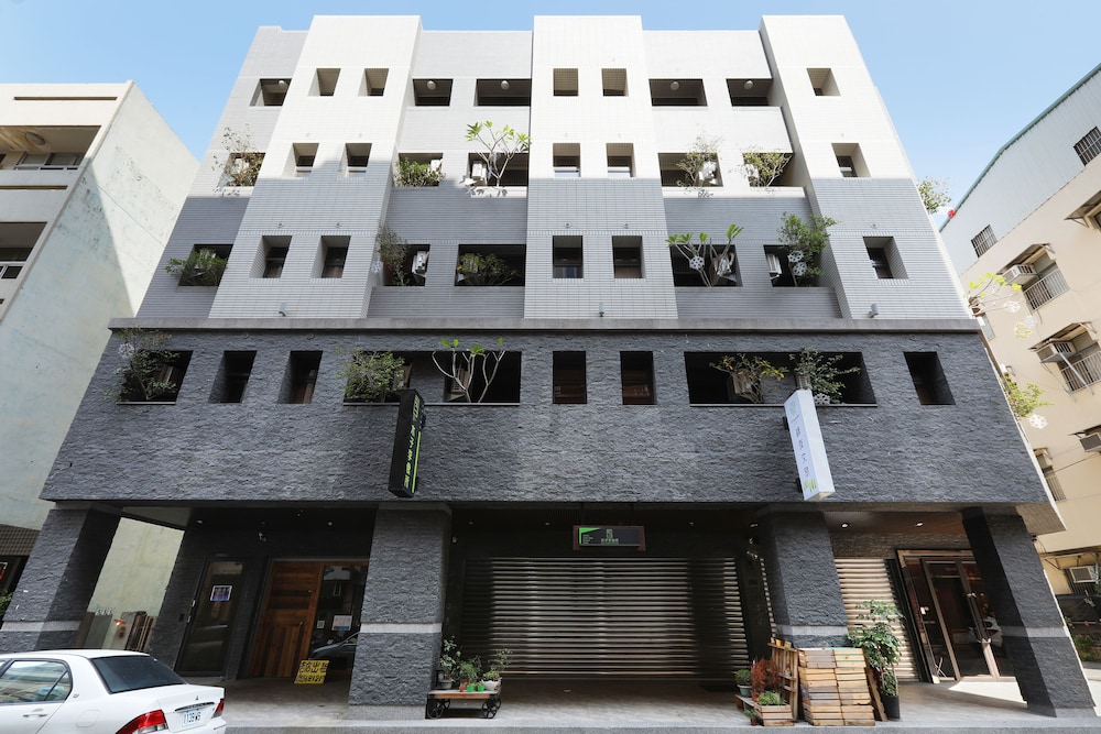 Greenight Hotel 2/72