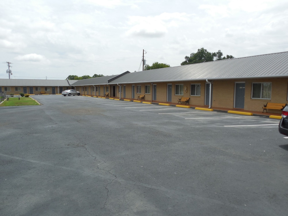 River Heights Motel 29/35