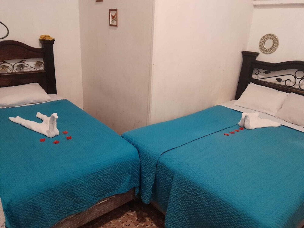 Feathers Hotel And Lounge - Hostel 33/60