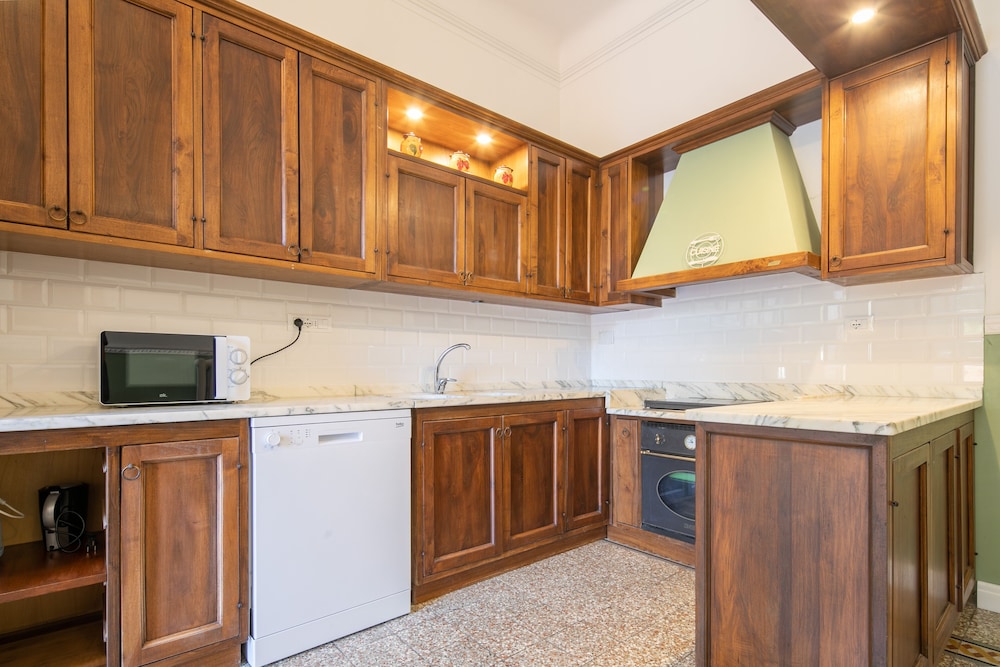 Santa Maria Novella 4 Bedrooms 3/23