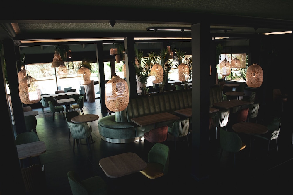 Logis Hotel Black and Green 26/50