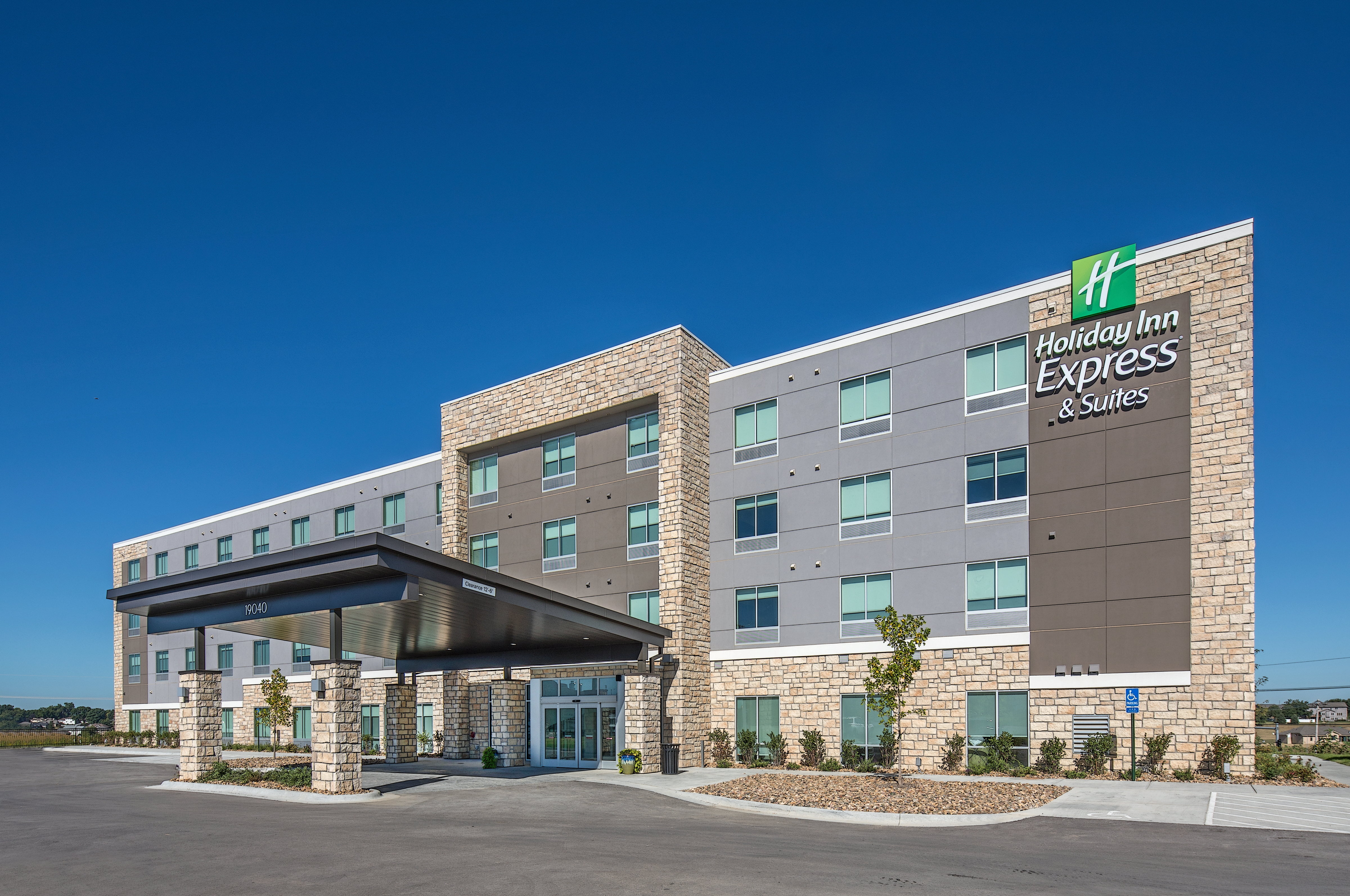 Holiday Inn Express Suites West Omaha Elkhorn 2/29