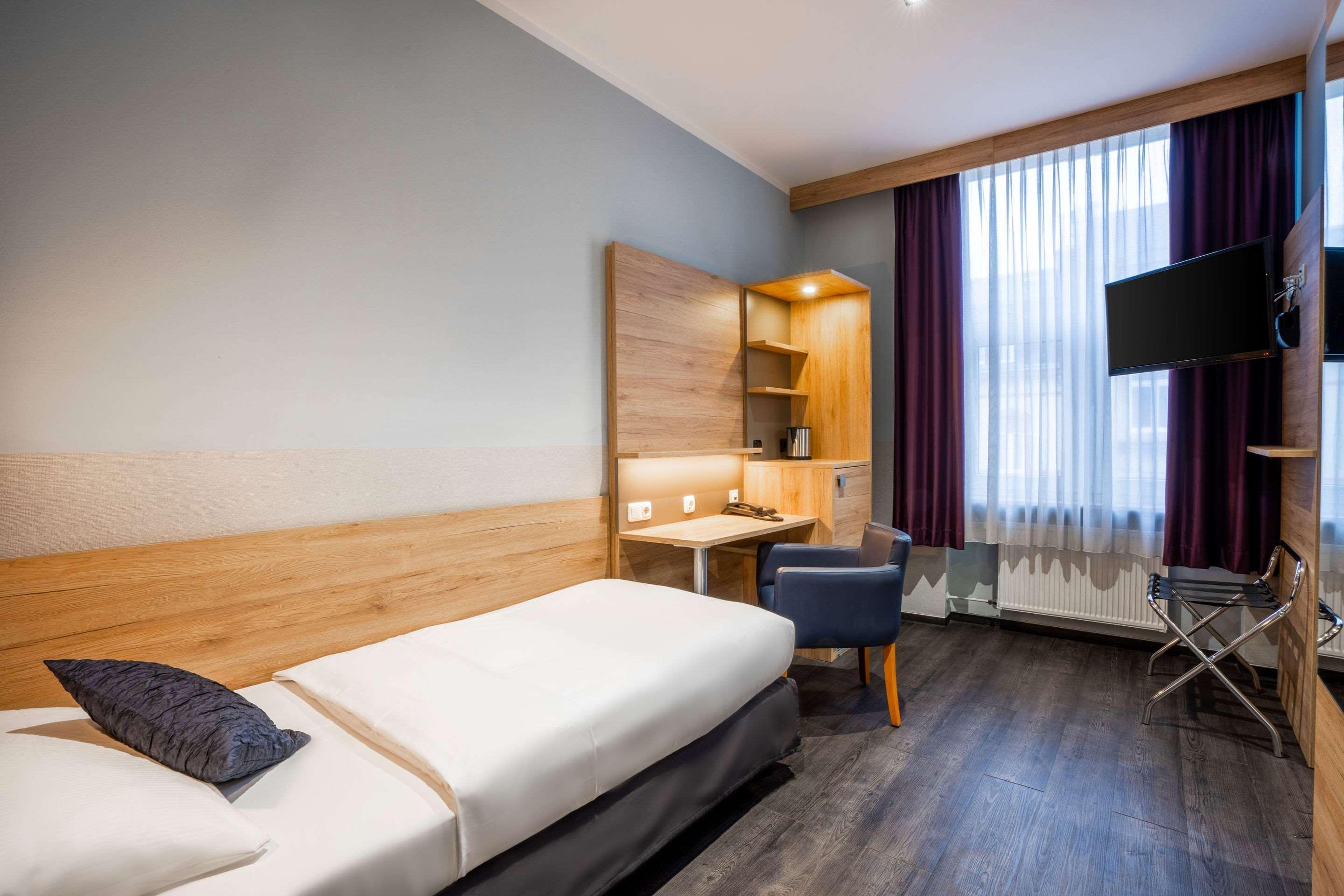 ROOM, SINGLE BED