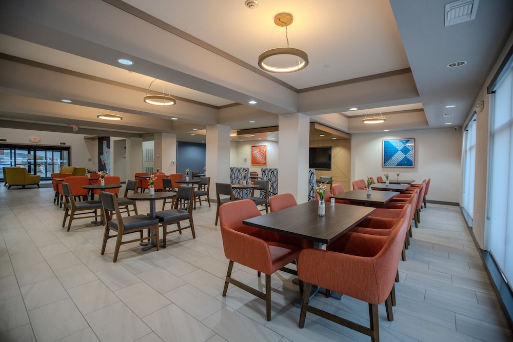 Holiday Inn Express Hotel And Suites Cleveland 40/55