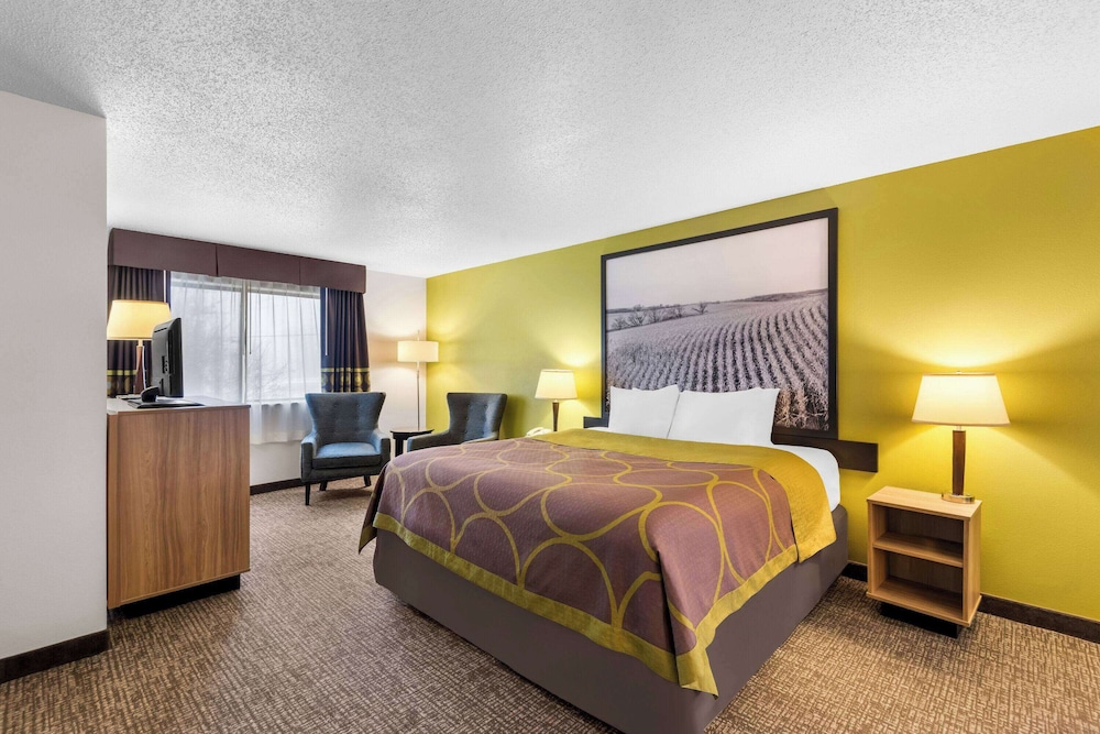 Super 8 by Wyndham Oelwein 10/47