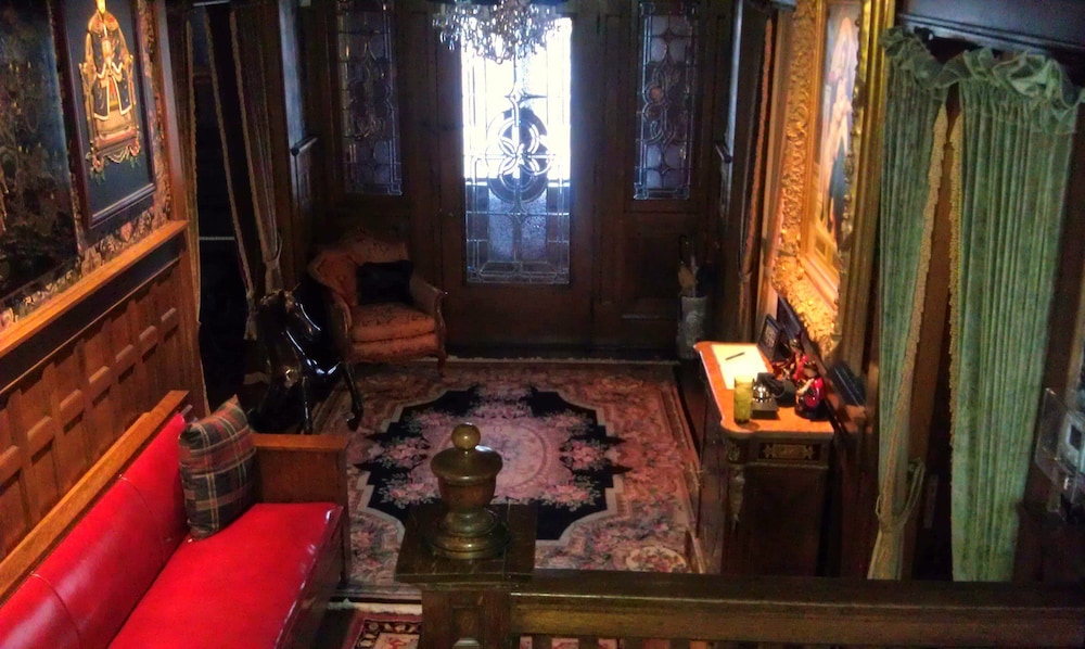 South Broadway Manor Bed and Breakfast 38/72