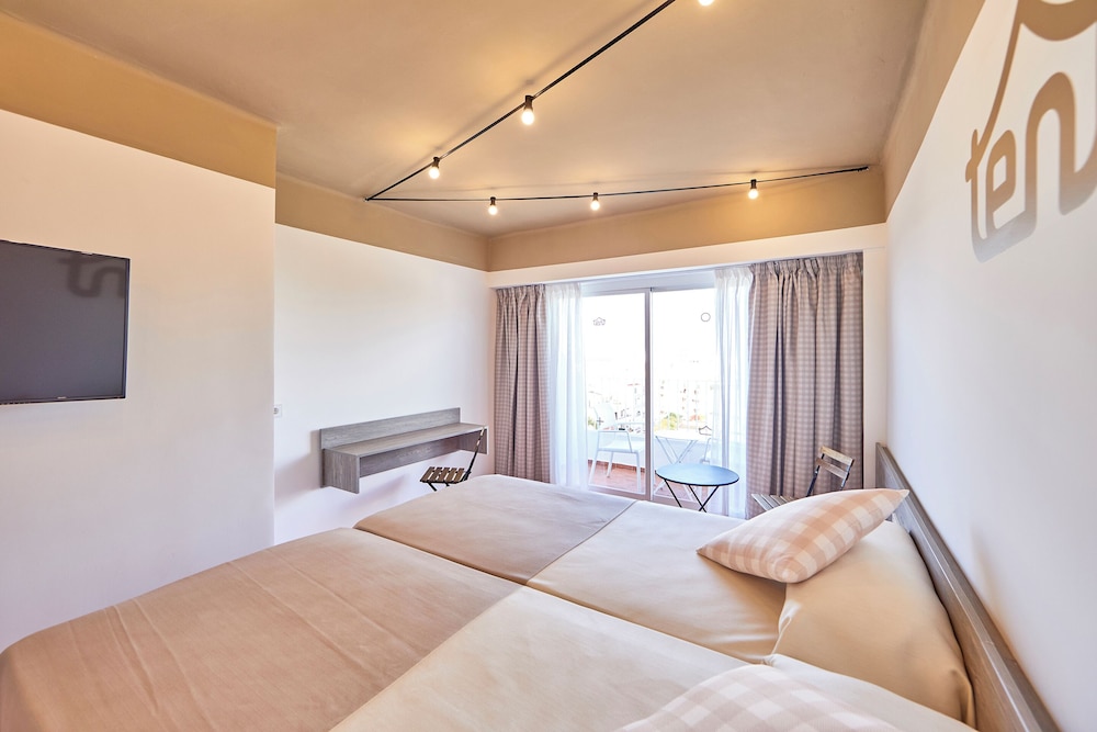 STANDARD, DOUBLE BED, SEA VIEW, BALCONY