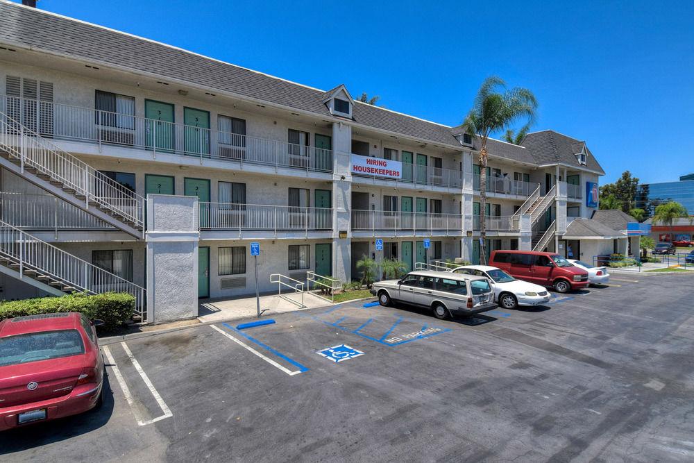 Beach Side Inn Anaheim 18/24