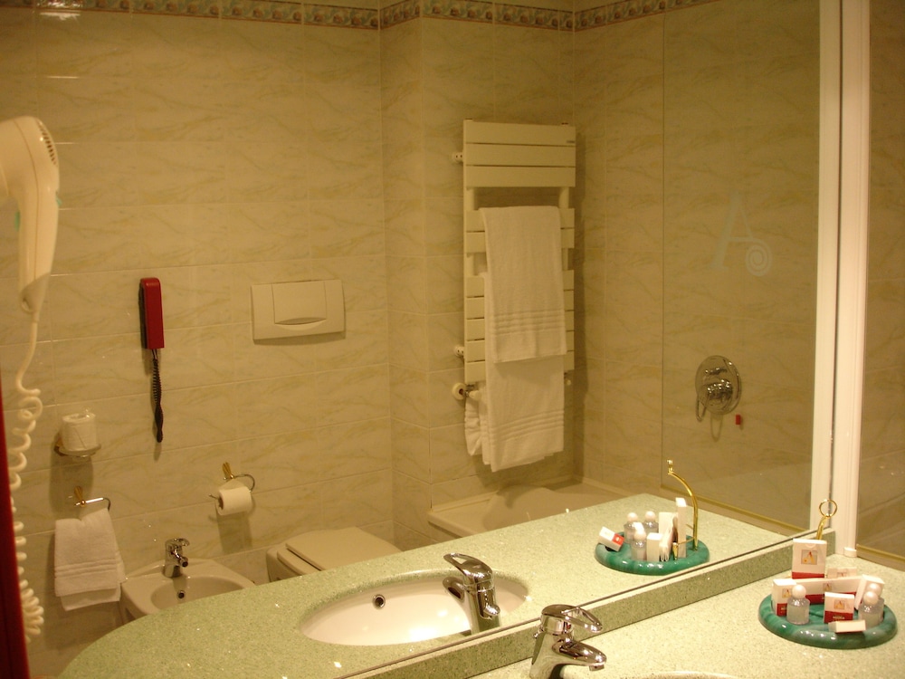 Agora Palace Hotel 24/65