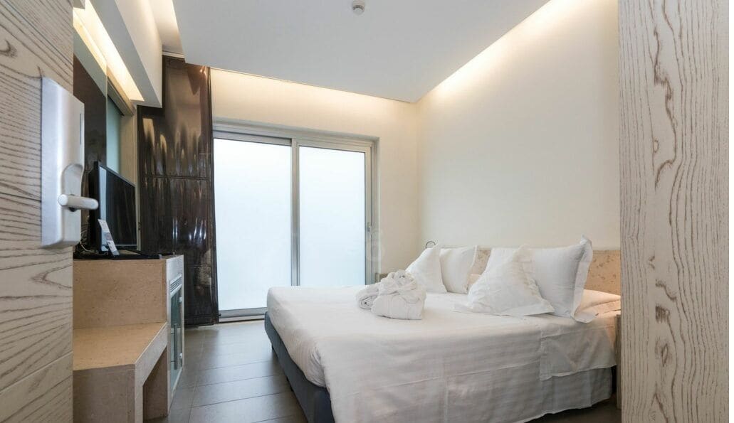 STANDARD, DOUBLE OR TWIN BED, BALCONY
