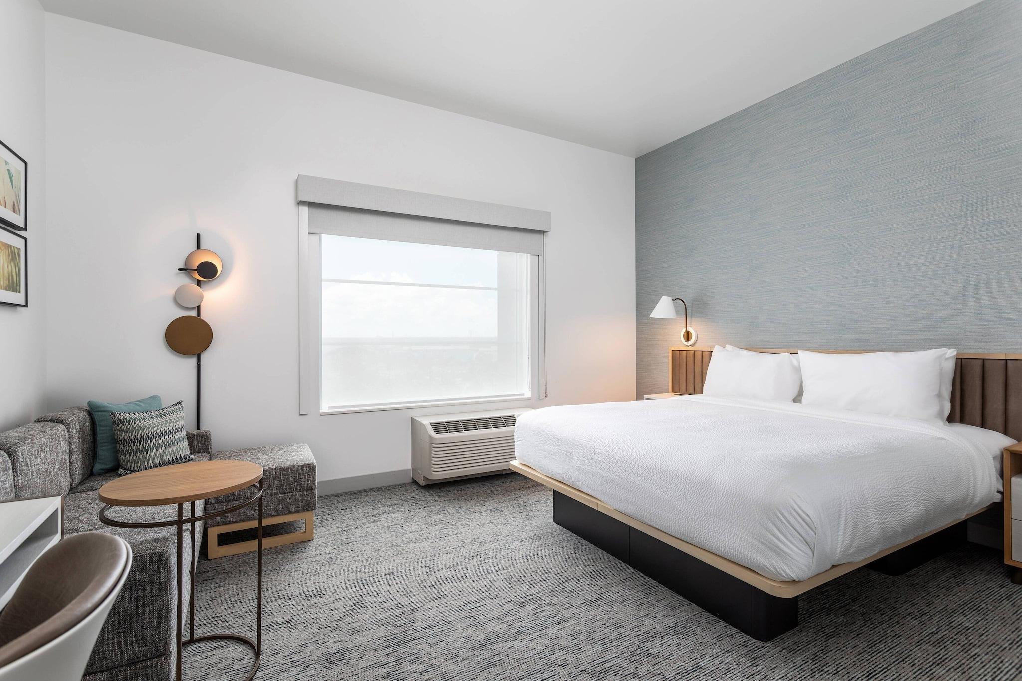 Studio, King Bed