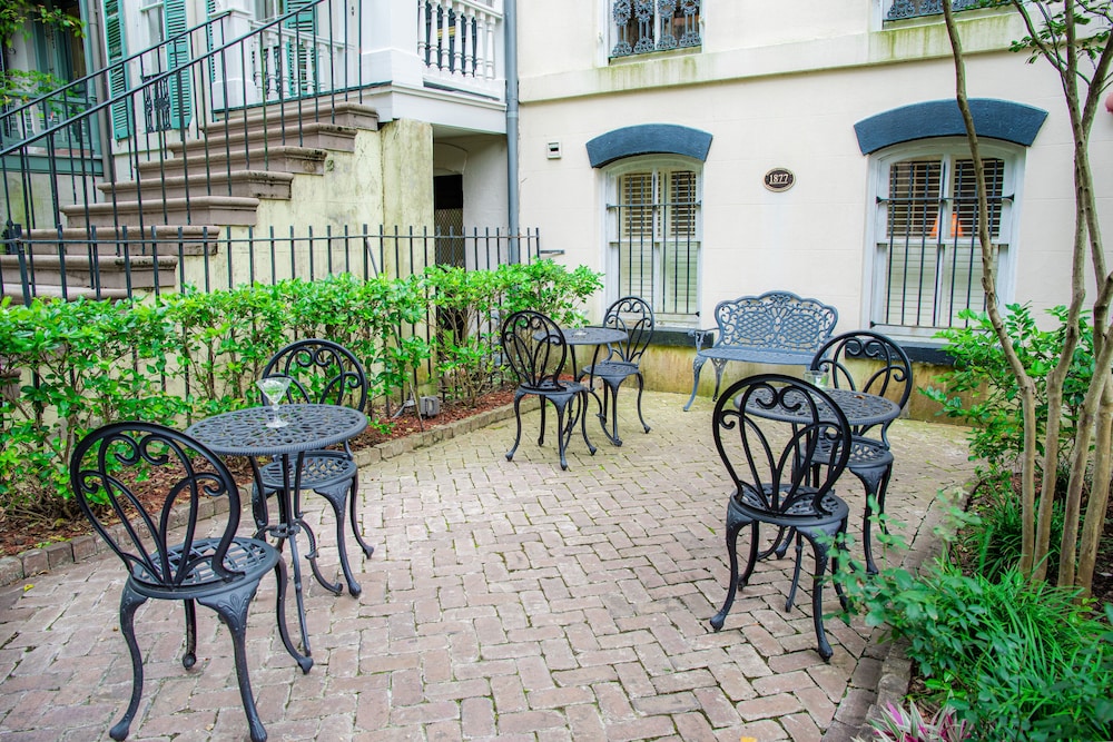 Justine Inn Savannah 51/62