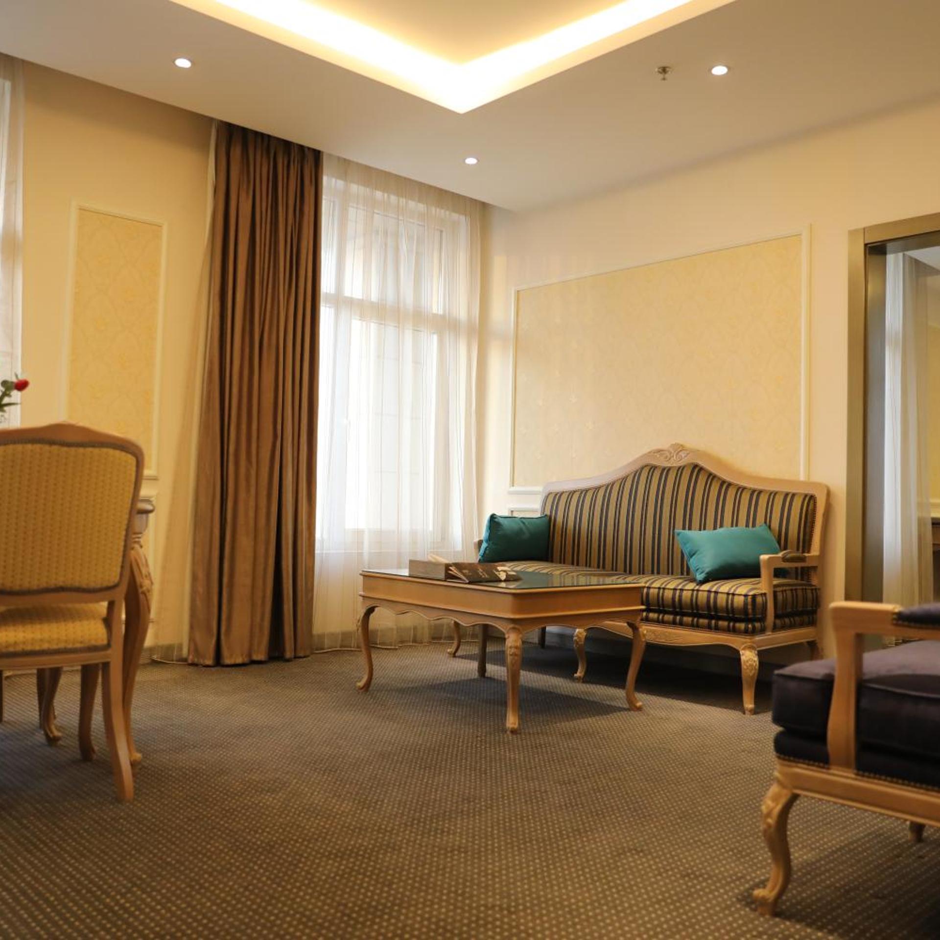 LA ROCHE HOTEL 37/53