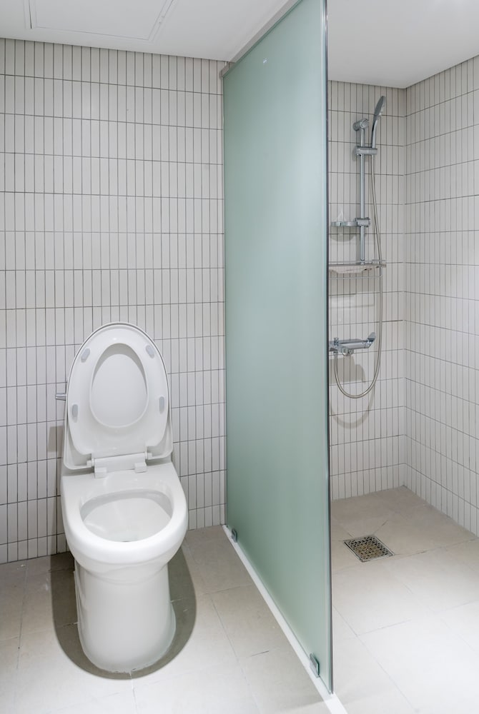 Upflo Hostel 56/60
