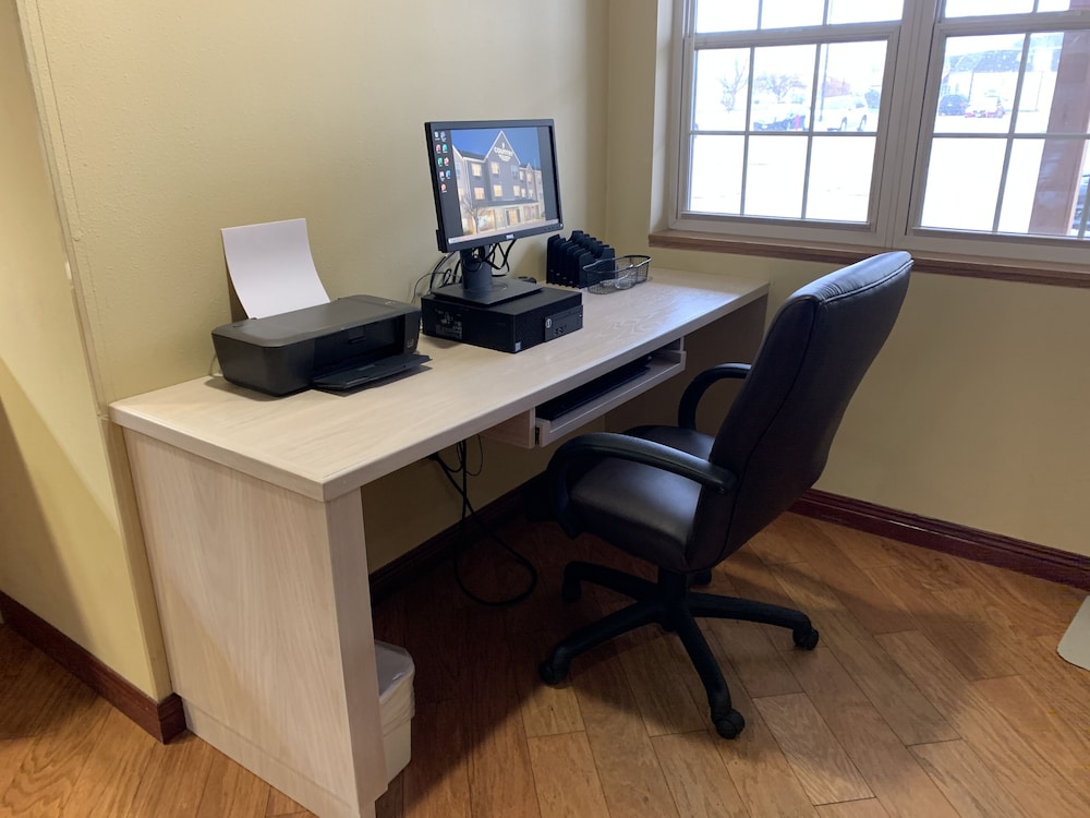 Country Inn & Suites By Radisson Kearney NE 30/37