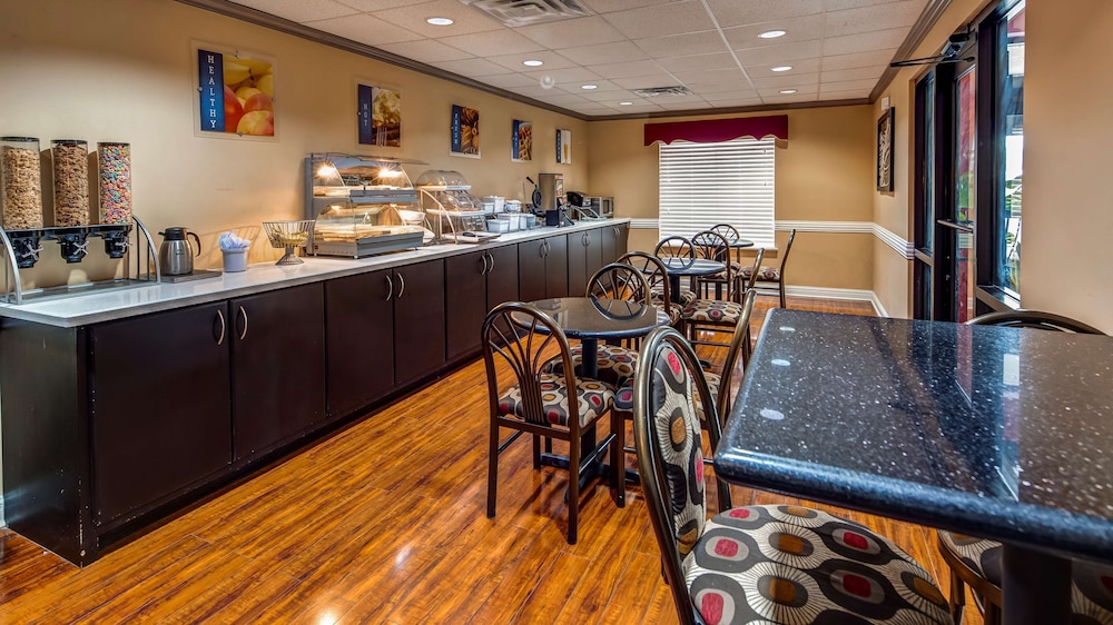 SURESTAY PLUS HOTEL BY BEST WESTERN ALVIN 32/36