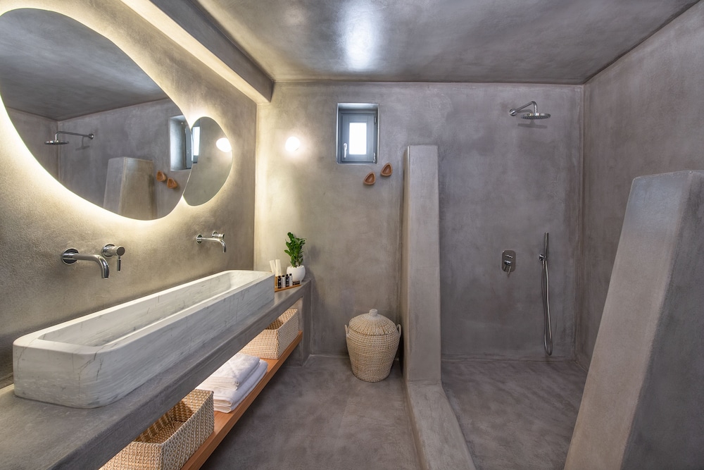 Halcyon Days Suites 46/50