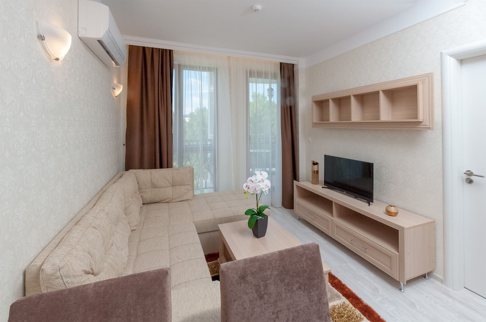 Harmony Suites 10 22/42