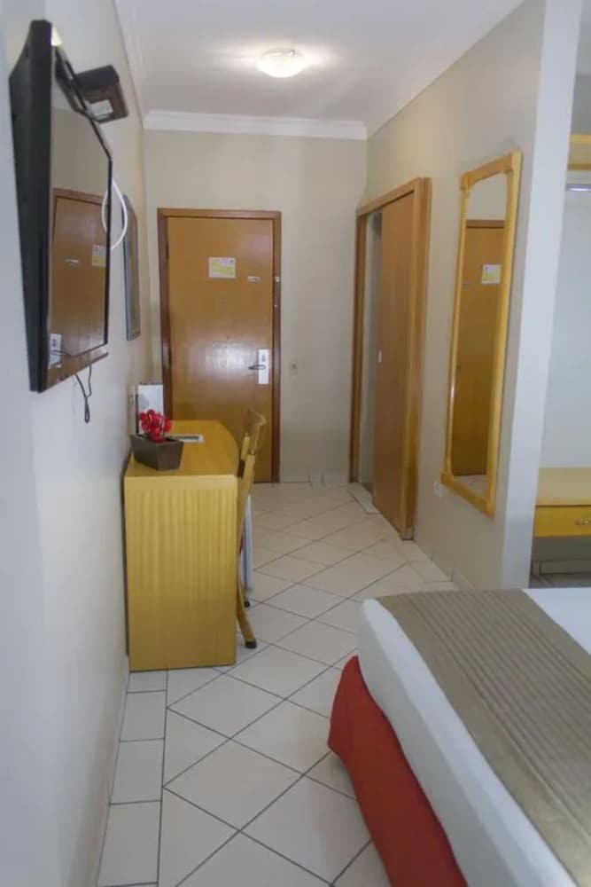 Plaza Inn San Conrado 12/36