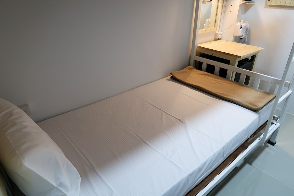 Baan Urt Suratthani Airport Hotel 20/66