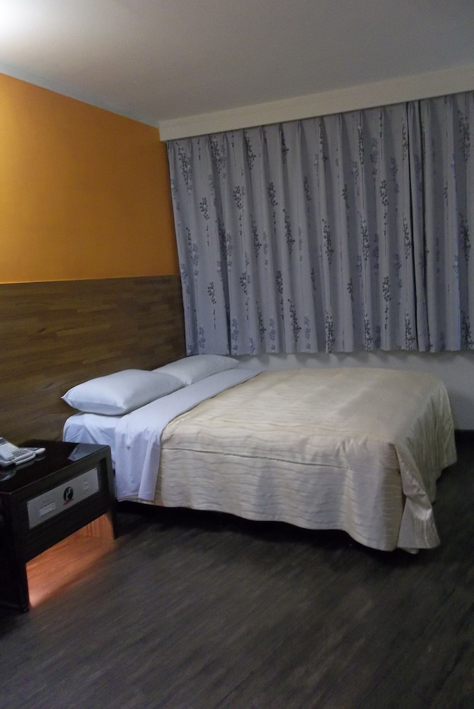 Toong Mao Kao-shang-ching Hotel 8/54