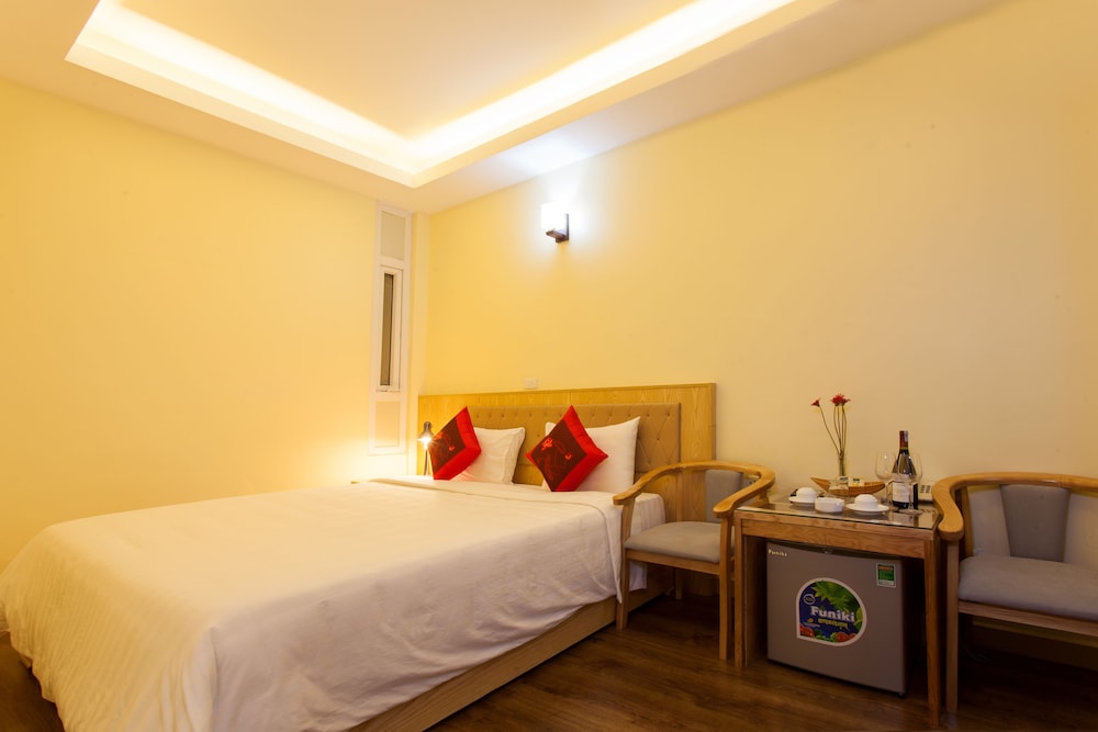 Queen Light Hotel 18/55