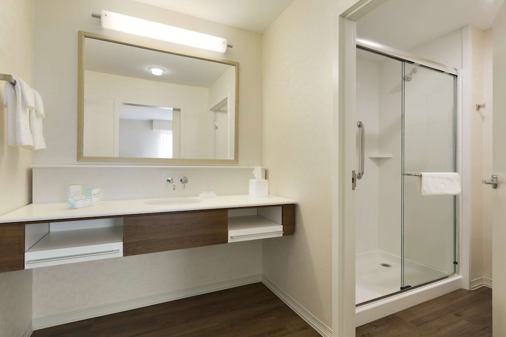 Hampton Inn and Suites Niles Warren OH 23/77