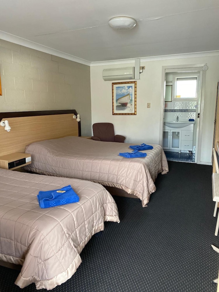 BELLVIEW MOTEL 23/55