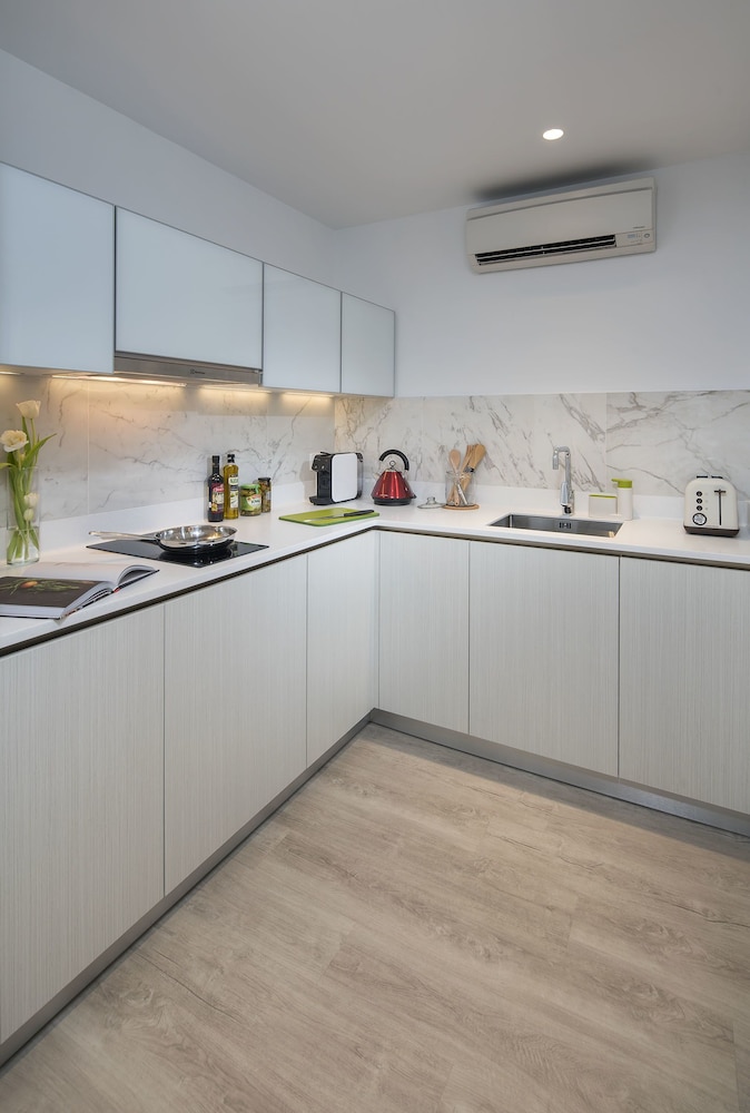 Lanson Place Winsland Residences 6/40