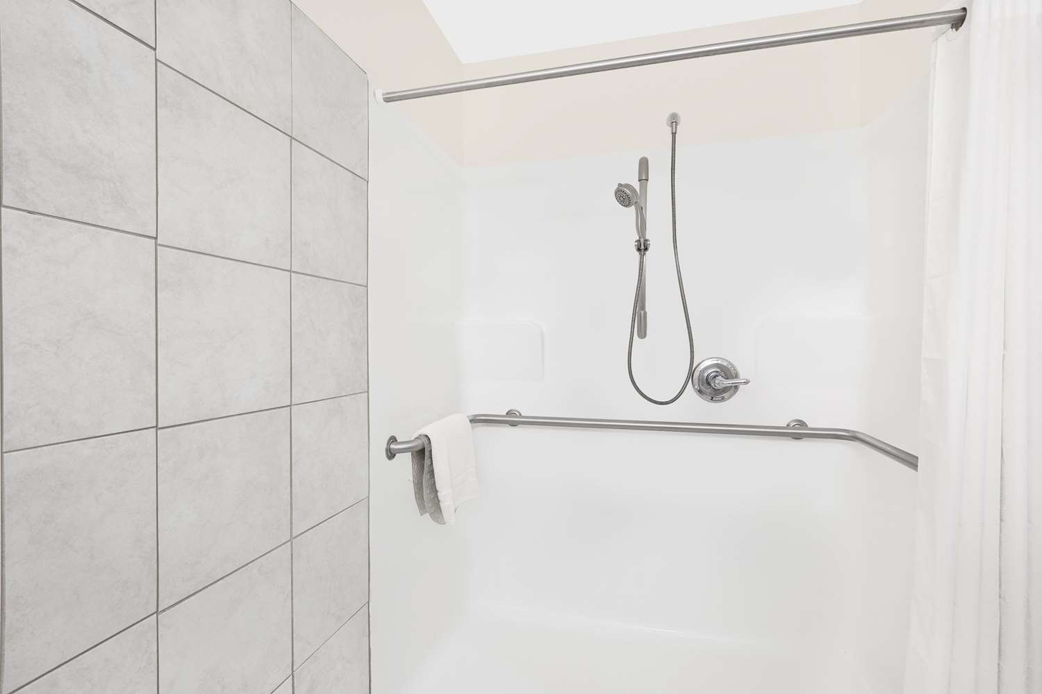 Microtel Inn & Suites By Wyndham Colfax/Newton 11/13