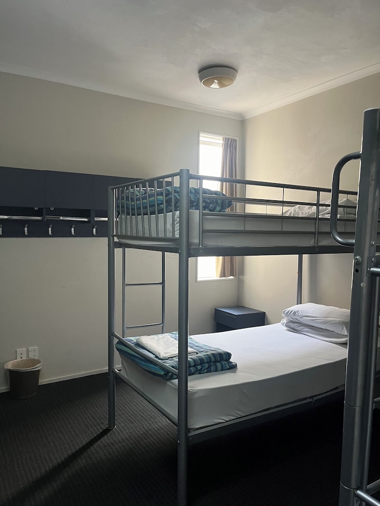 MIXED DORM, 8 BEDS